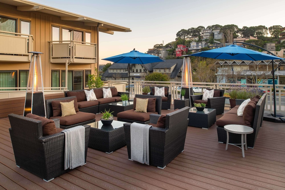 The Lodge At Tiburon 44/66