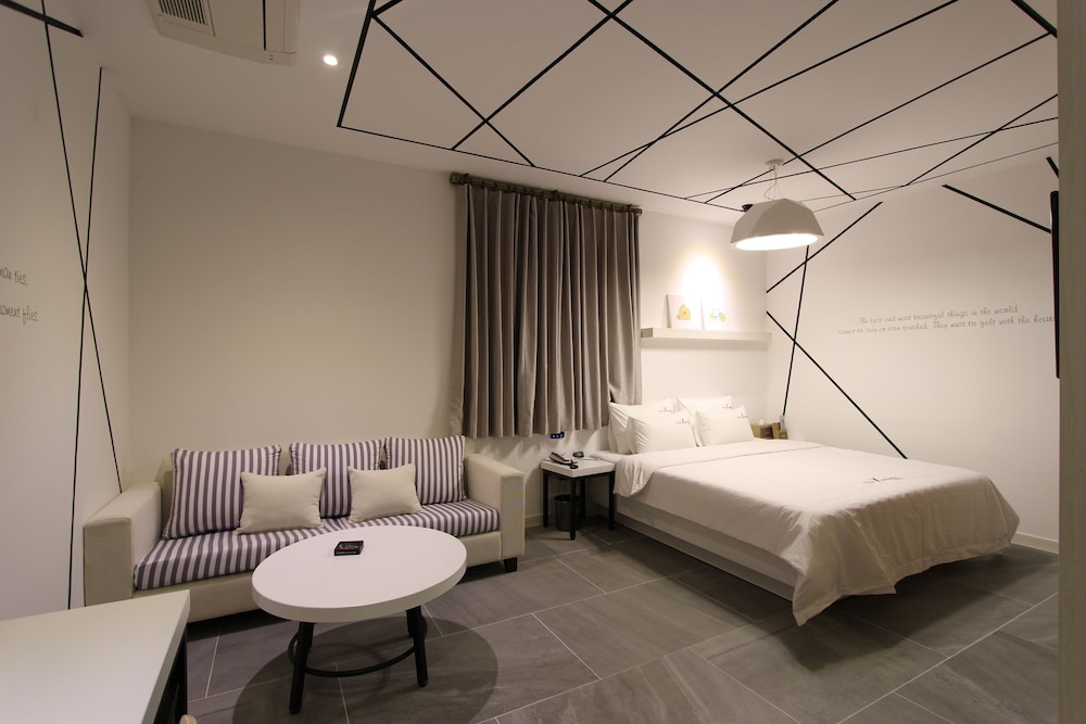The Zenith Hotel 6/60