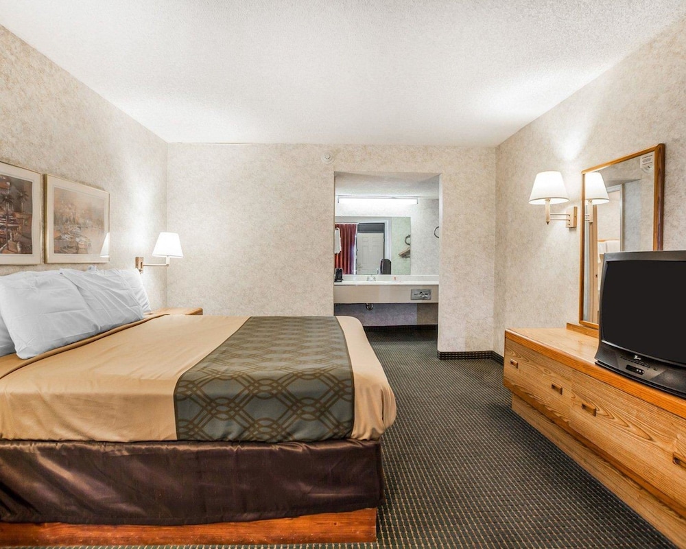 Econo Lodge Jefferson City 19/41