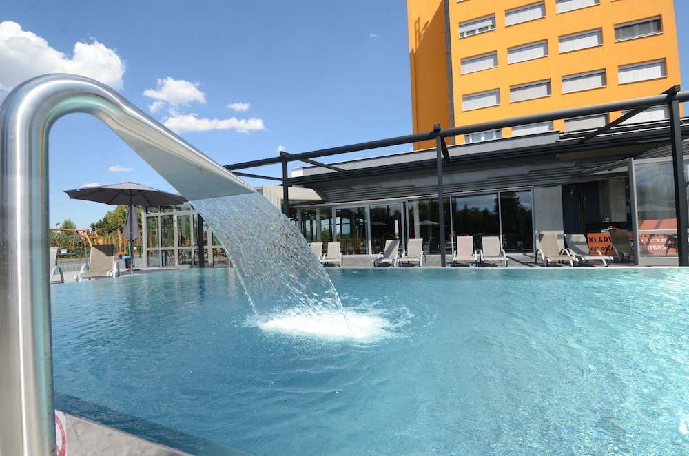 Hotel Aura Design & Garden Pool 61/67