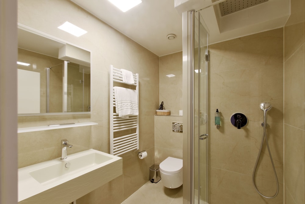 Hotel Rousseau Geneva 45/50