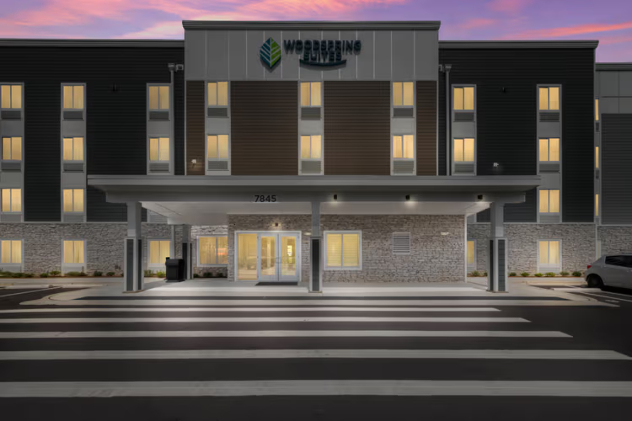 WoodSpring Suites Glendale Sports & Entertainment District 14/16