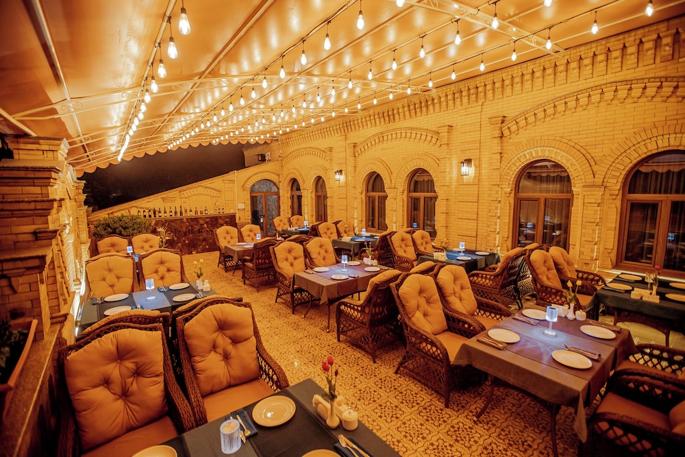 Silk Road Empire Hotel 30/50
