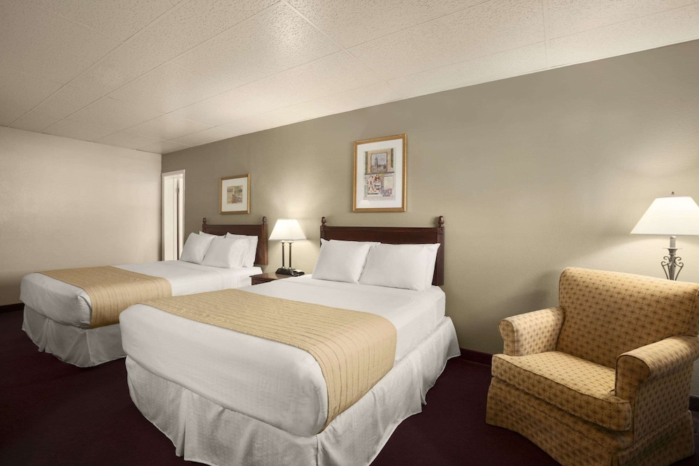 Days Inn by Wyndham Montrose 12/44