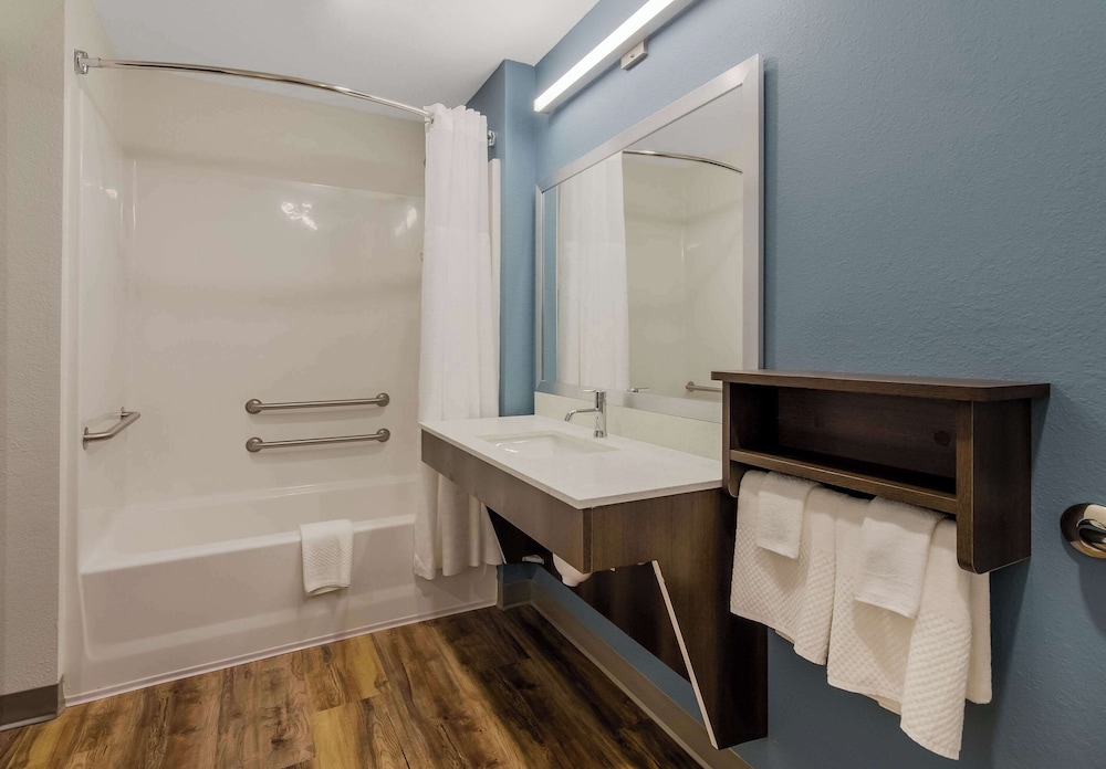 WoodSpring Suites Roanoke 26/27