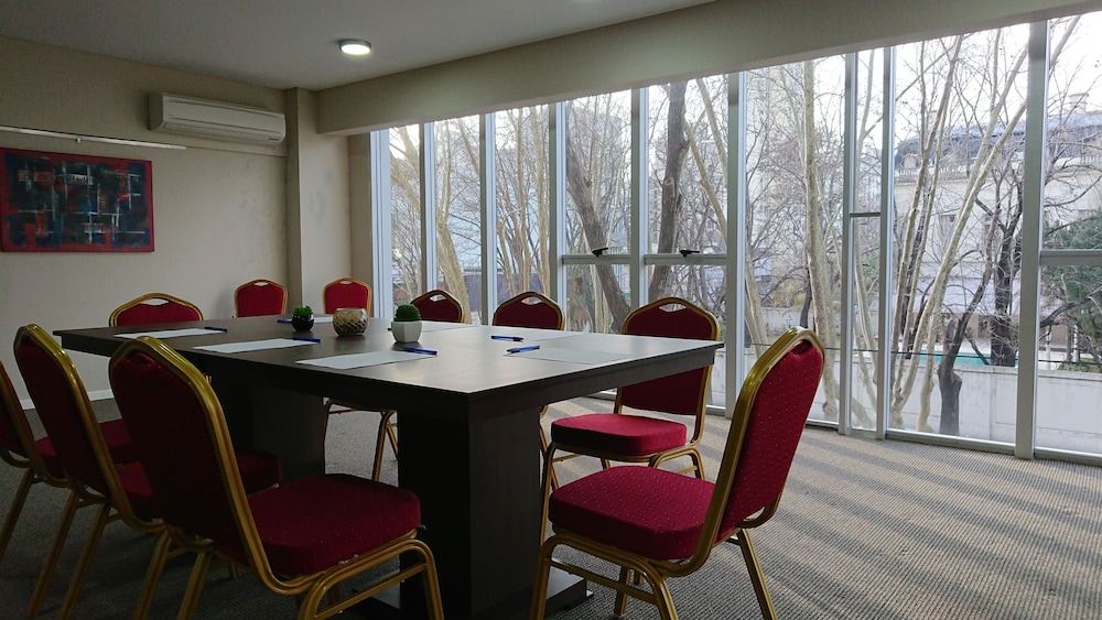 Days Inn & Suites by Wyndham La Plata 29/37