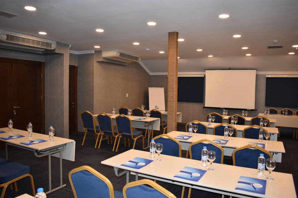 Rhiss Hotel Bostanci 58/64