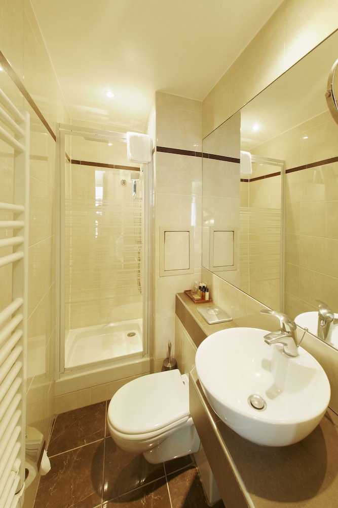 Hotel Poussin 13/58
