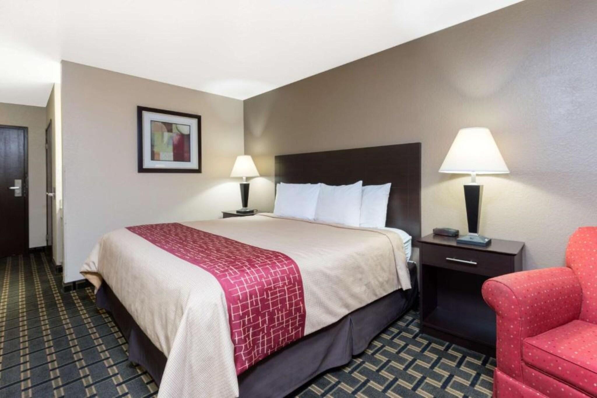 Super 8 by Wyndham Springfield East 24/30