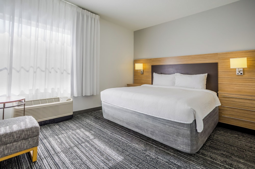 Studio, Queen Bed, Balcony, Accessible