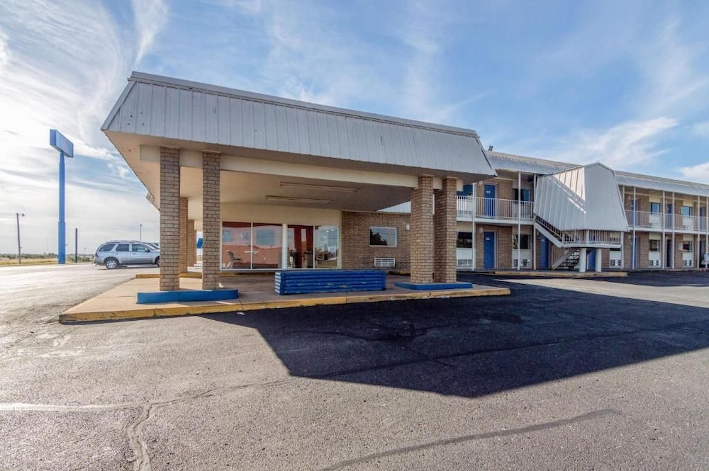Motel 6 Clinton OK 56/64