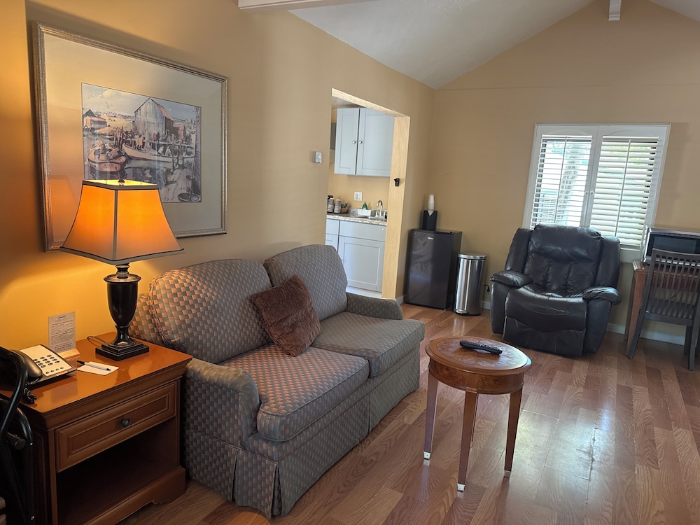 Carmel Resort Inn 47/72
