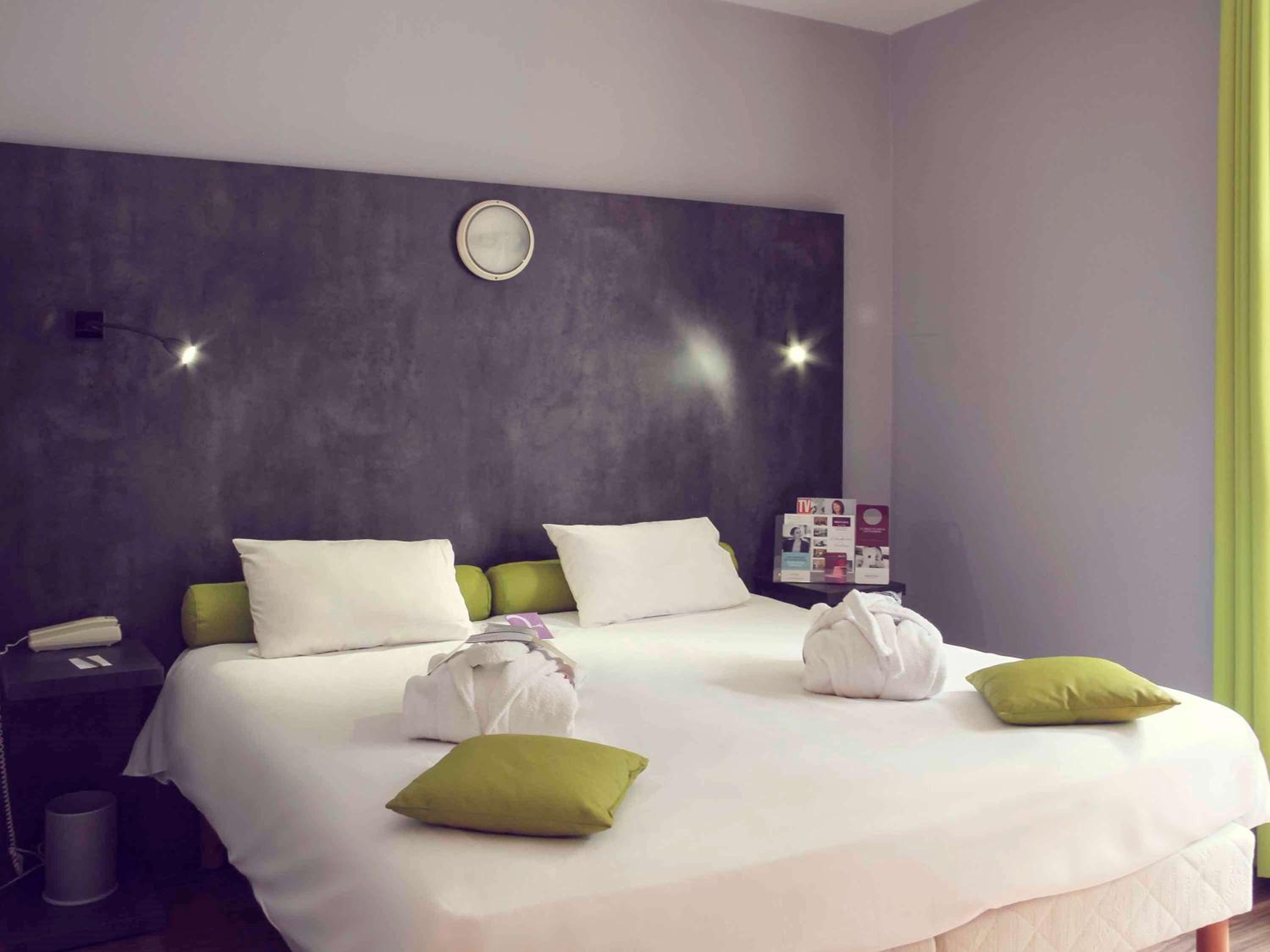 Superior, Double Bed, Street Side View