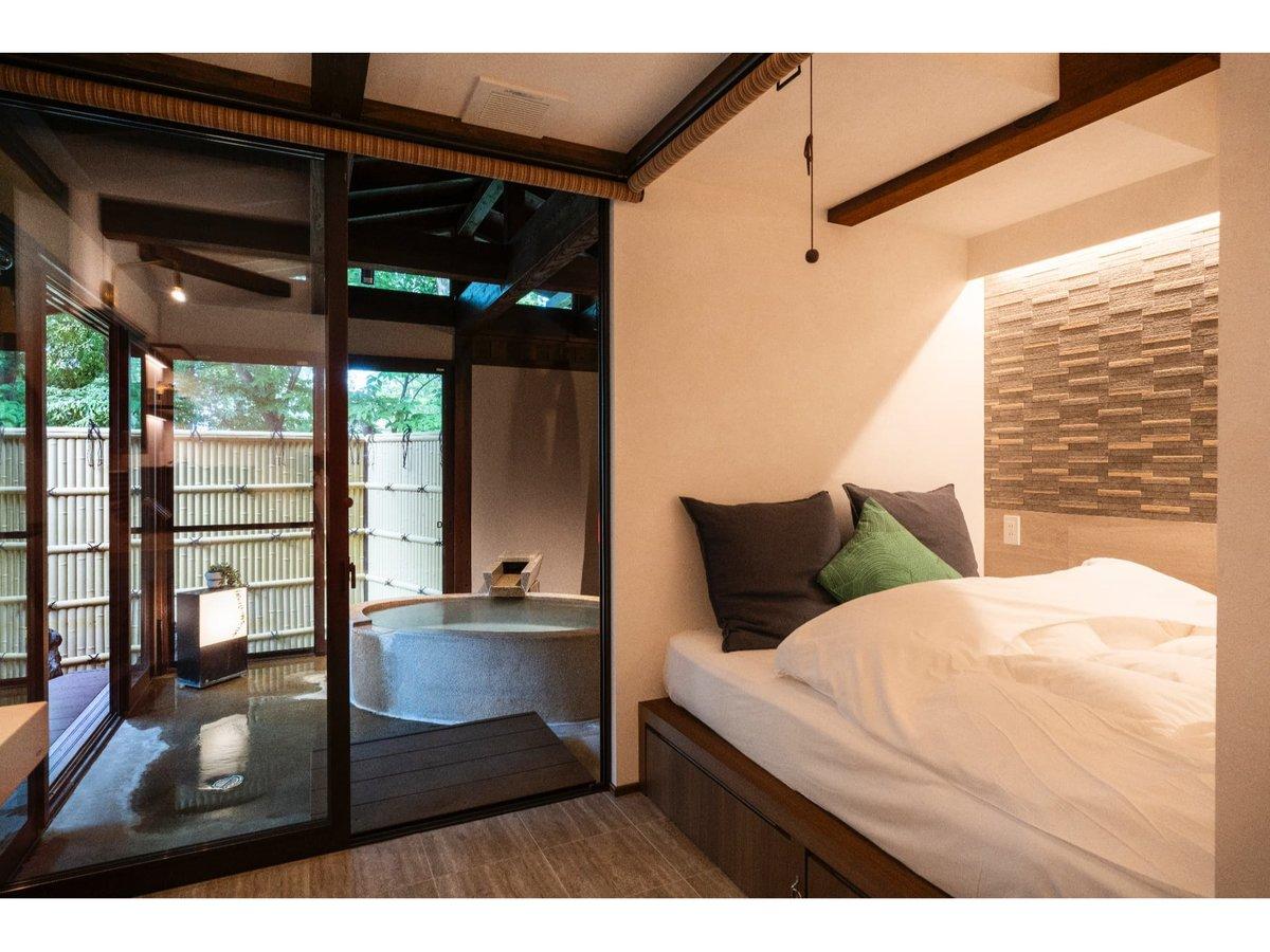 Compact, Queen Bed