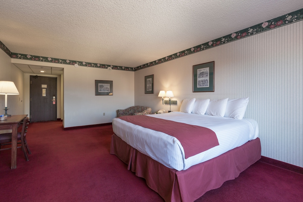 Standard, King Bed, Lake View