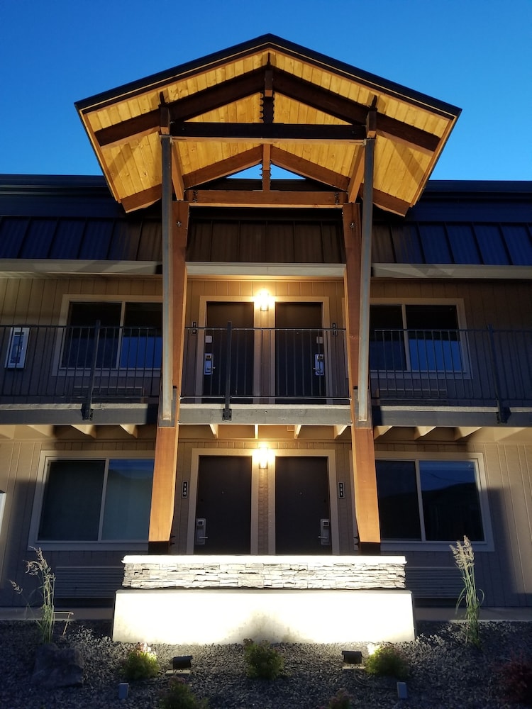 The Hotel Y, a Dazzler Select by Wyndham 2/21