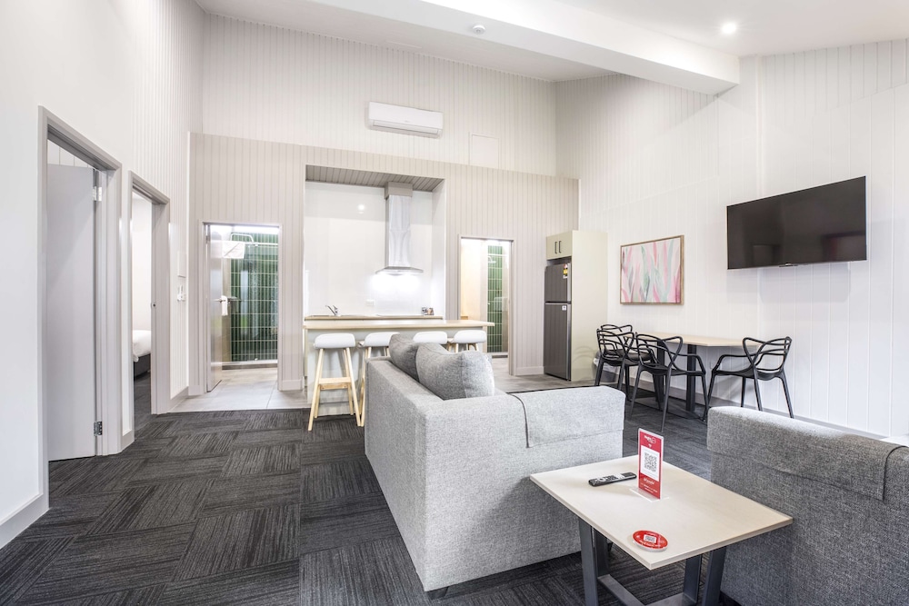 Nightcap at Ferntree Gully Hotel Motel 42/65