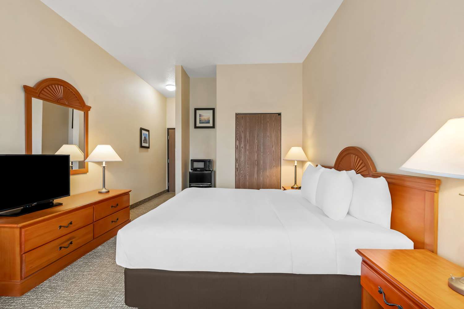 Comfort Inn and Suites Hermiston, OR 22/47
