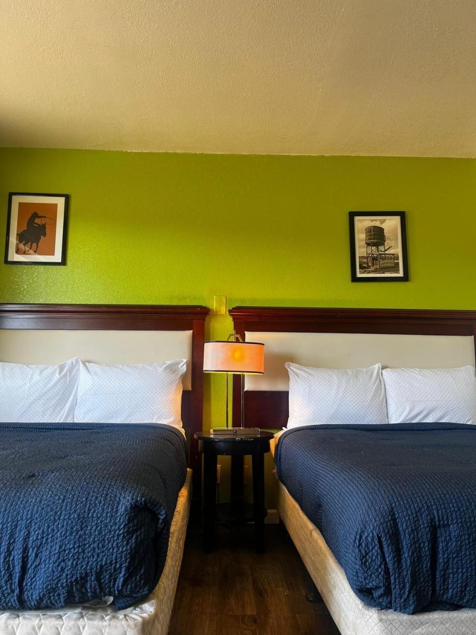 Parkside Inn by PHG - Sweetwater 7/20