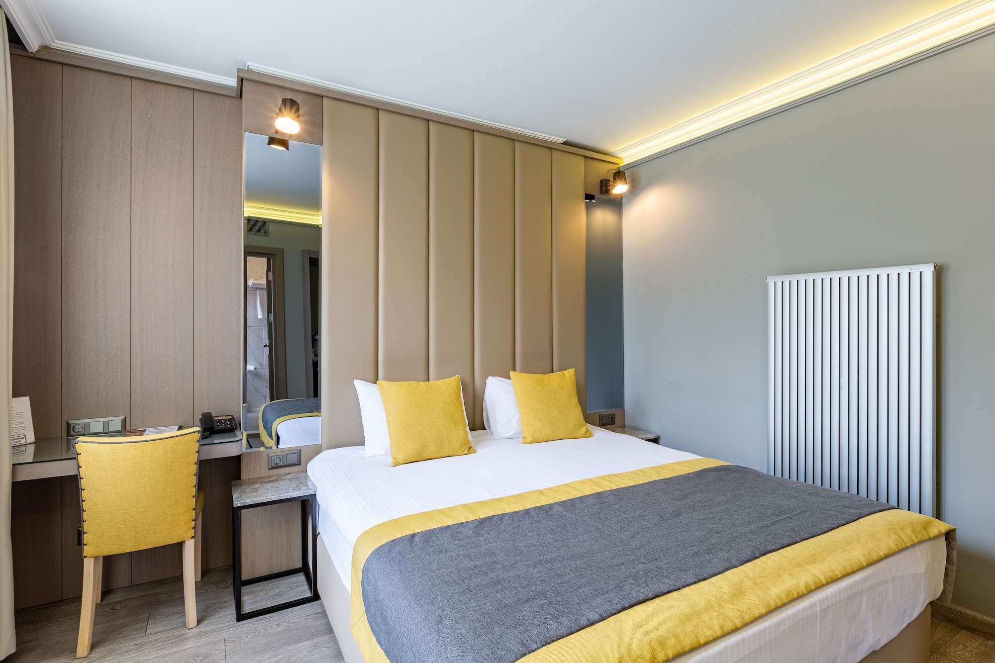 ROOM, DOUBLE BED