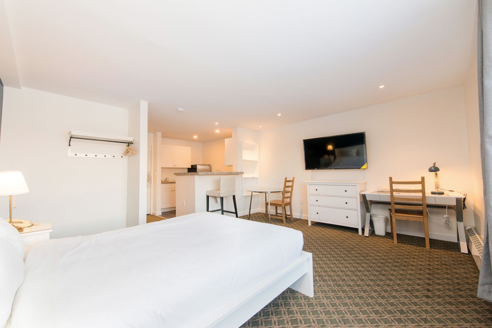 Cloud 9 Inn 10/72