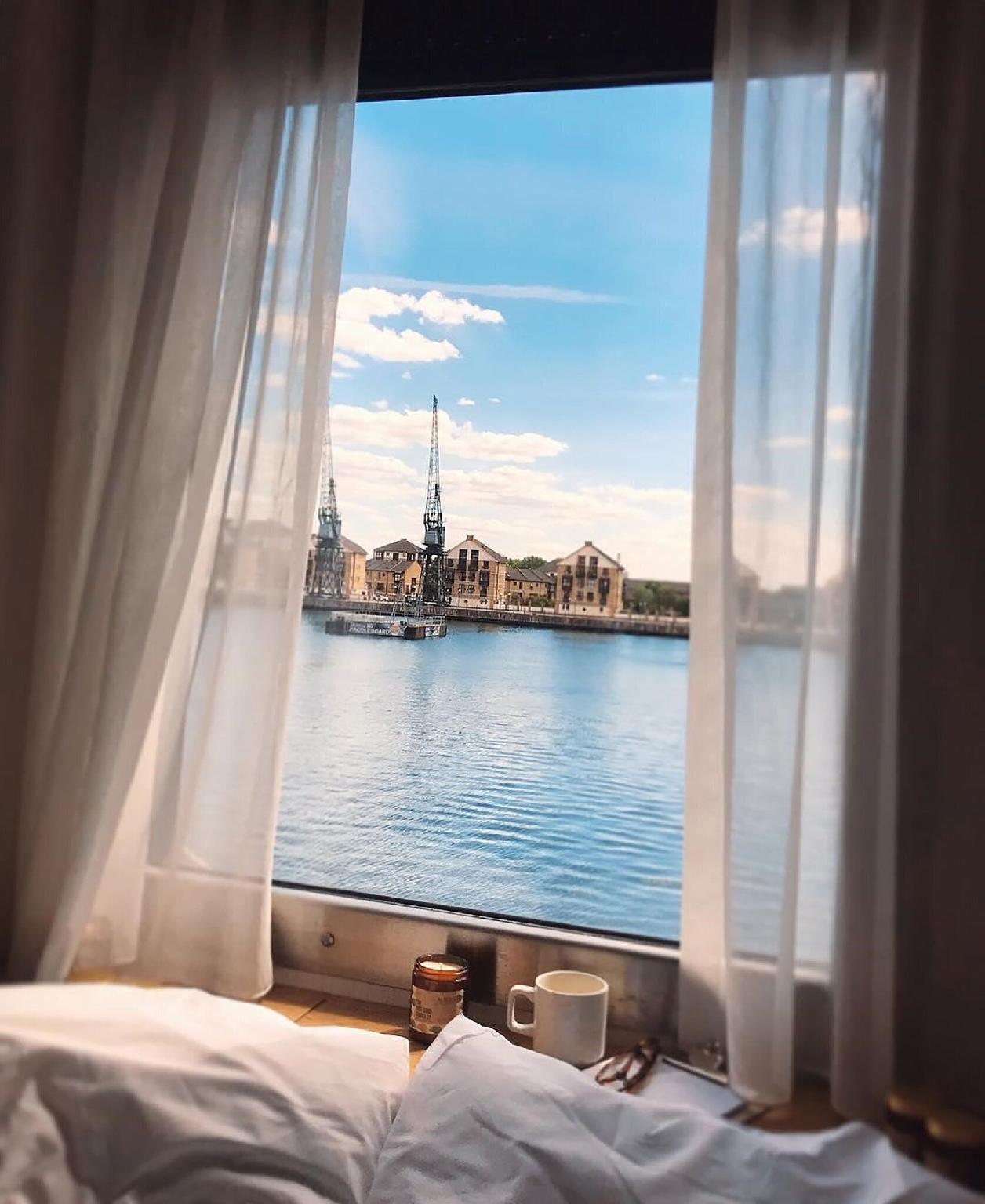 Room, Water View