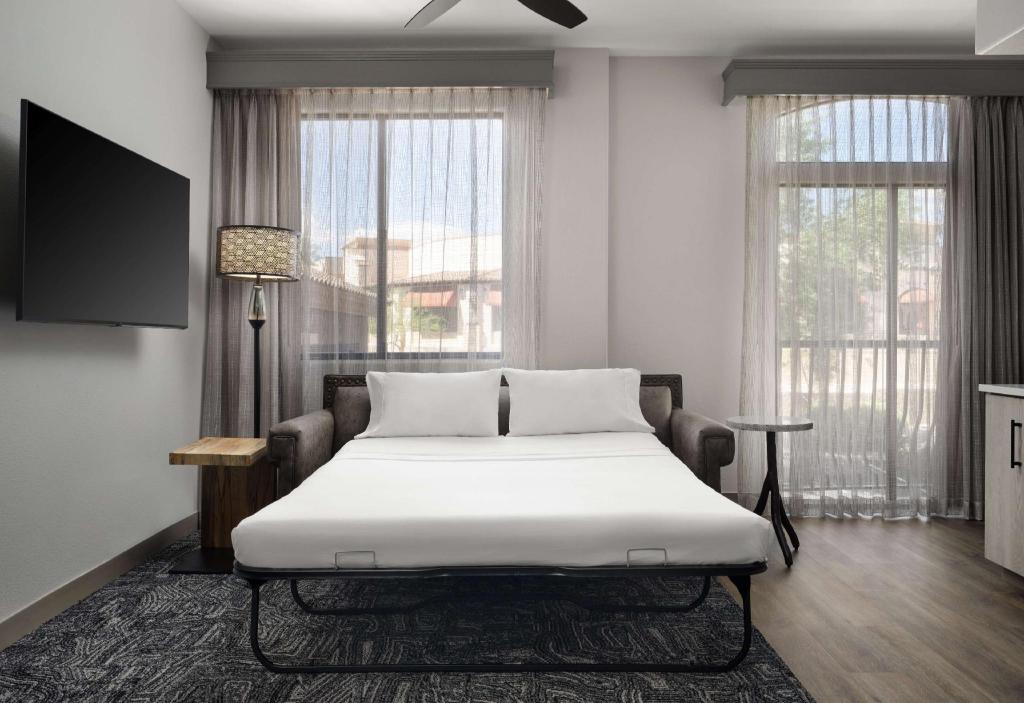 Conference, 2 Rooms, Suite, King Bed, Sofa