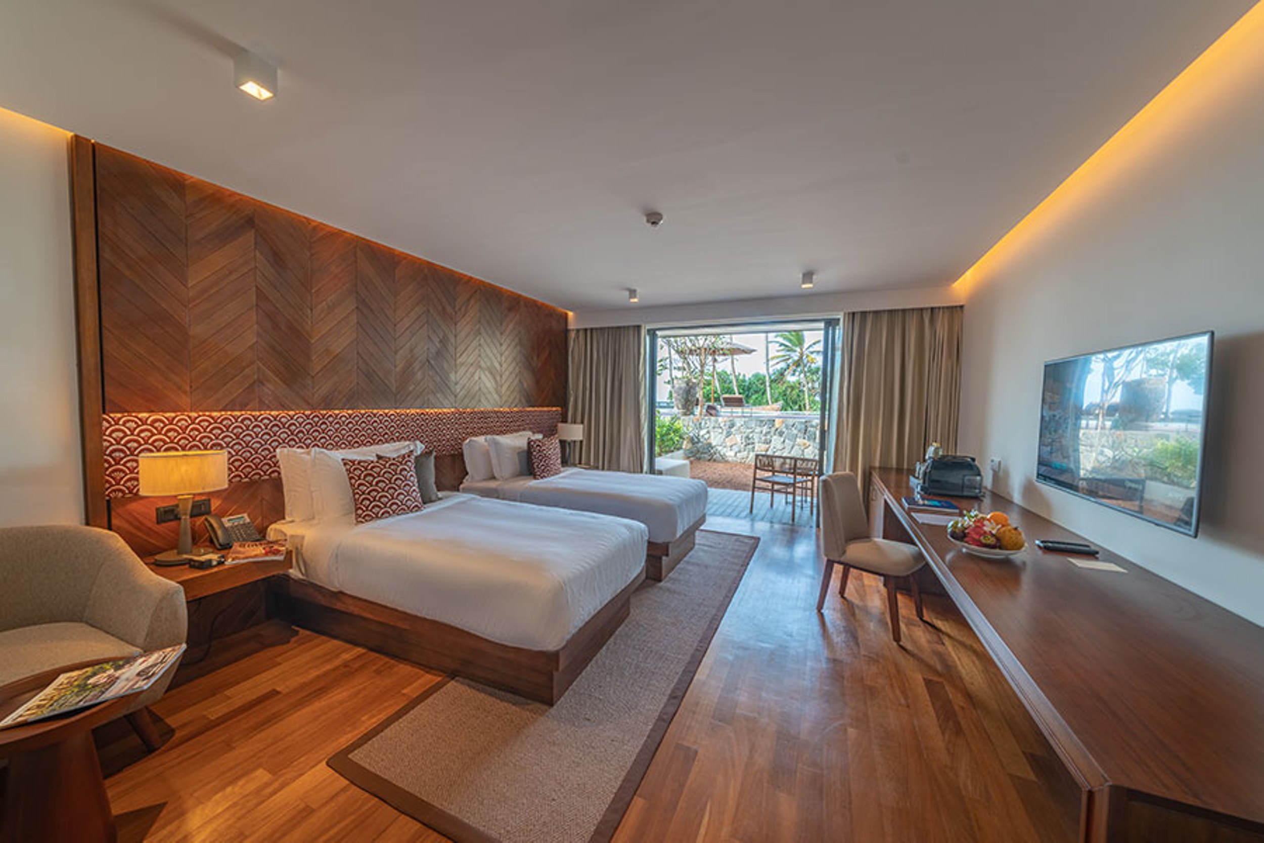 DELUXE ROOM