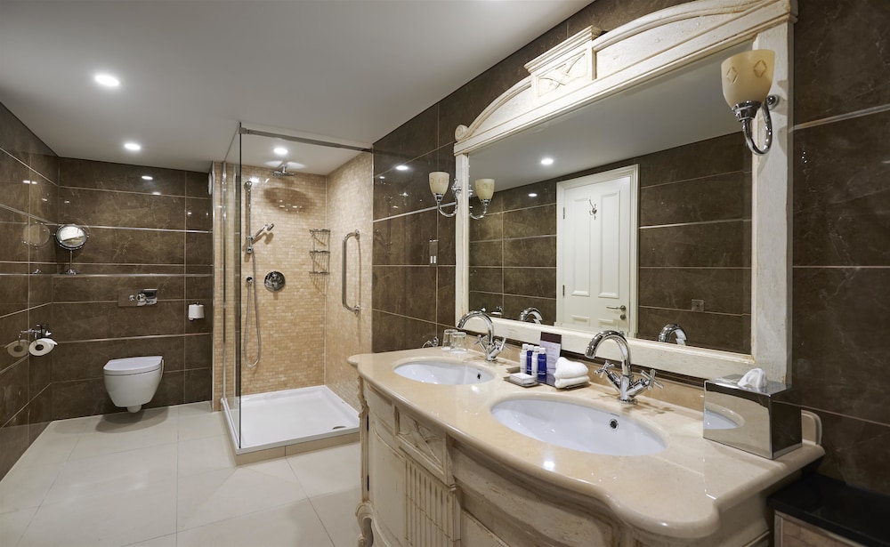 JUNIOR SUITE, KING BED