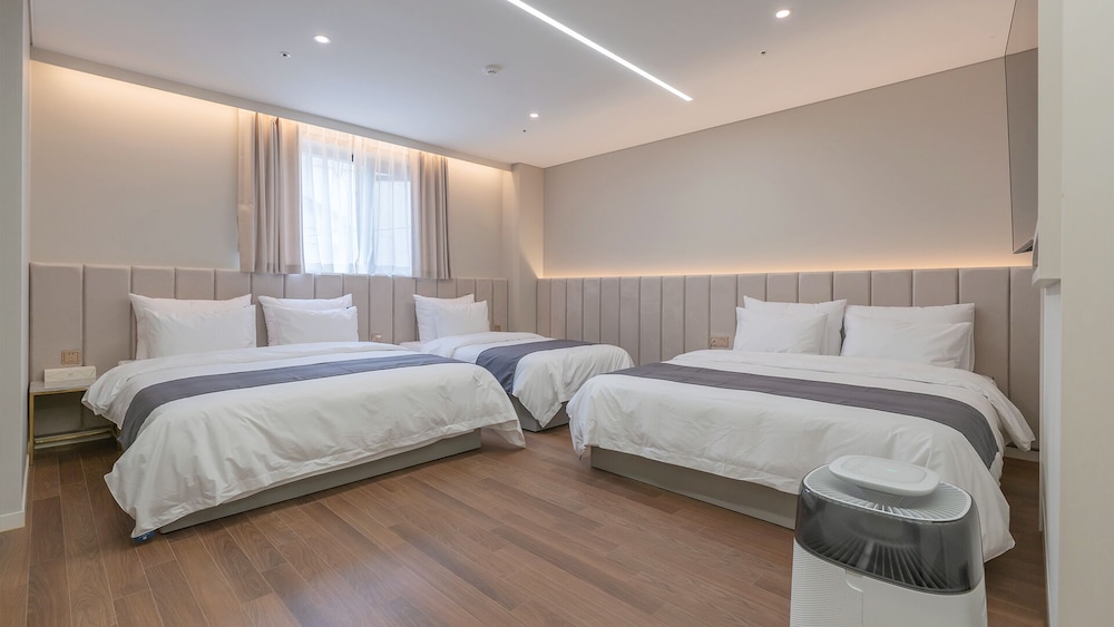 Premium, Family, 1 Single and 2 Double Beds