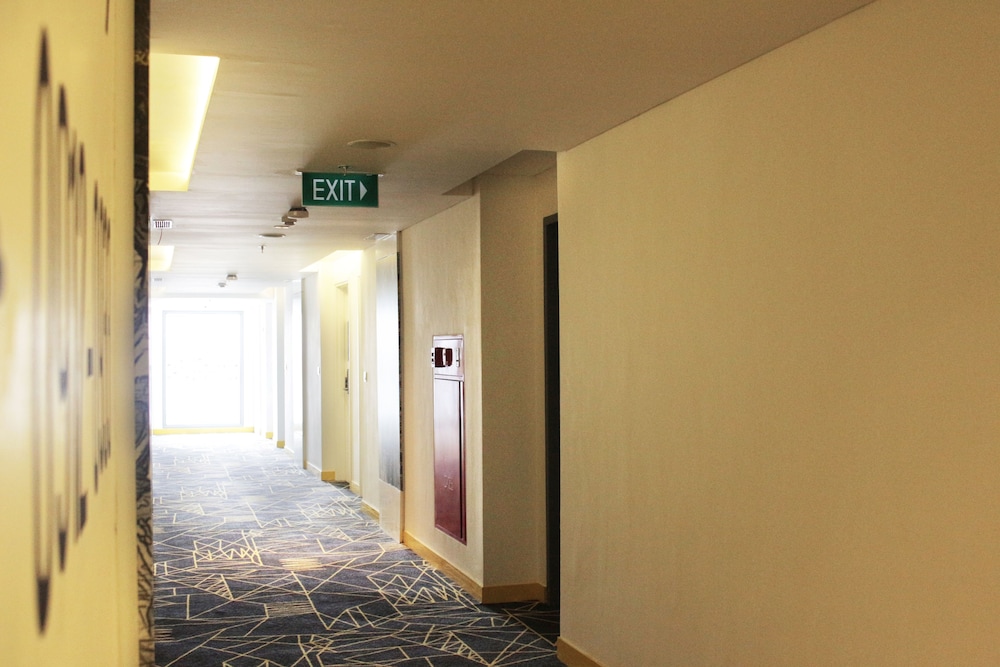Yello Hotel Harmoni Jakarta 62/64