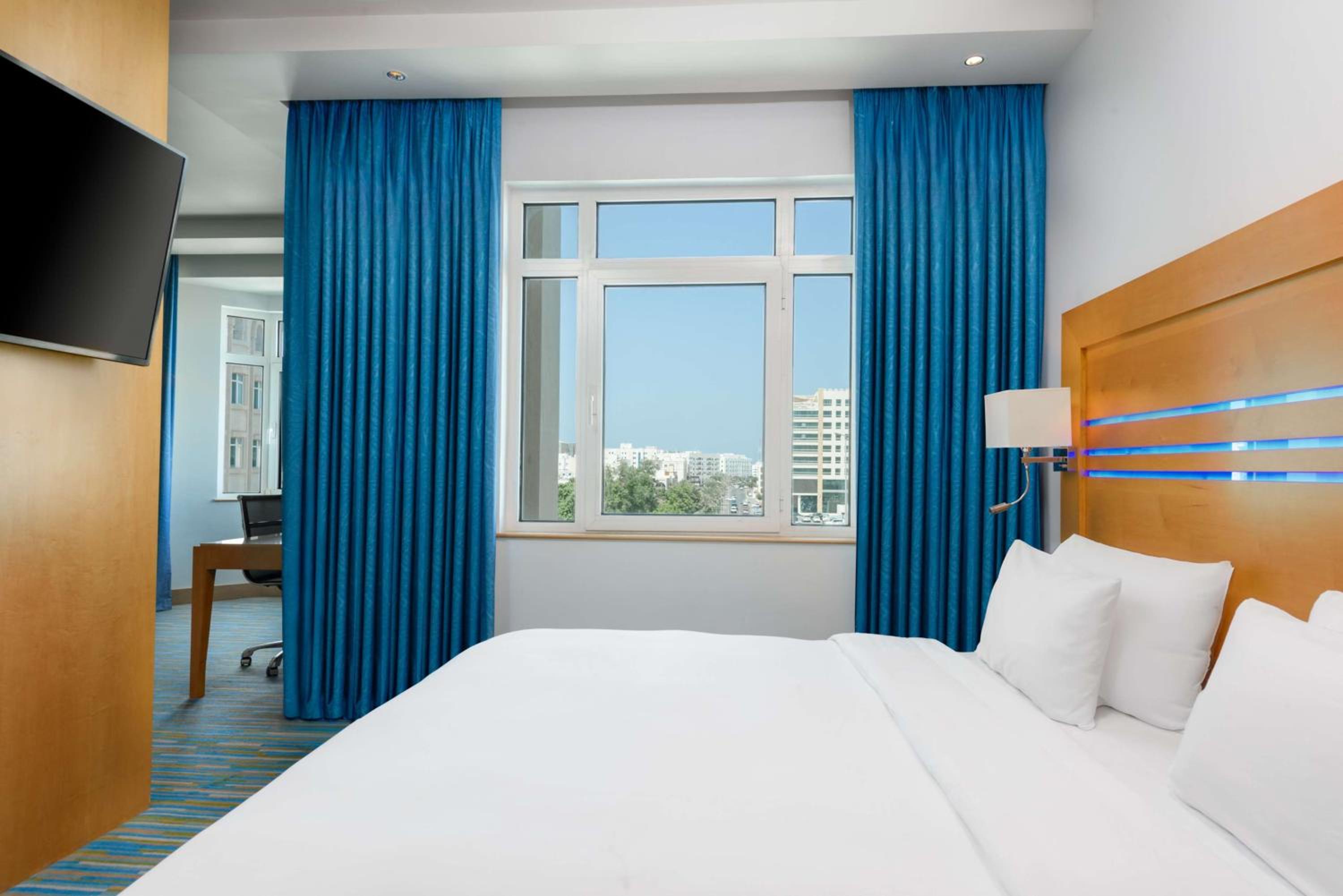 SUITE - LOUNGE ACCESS