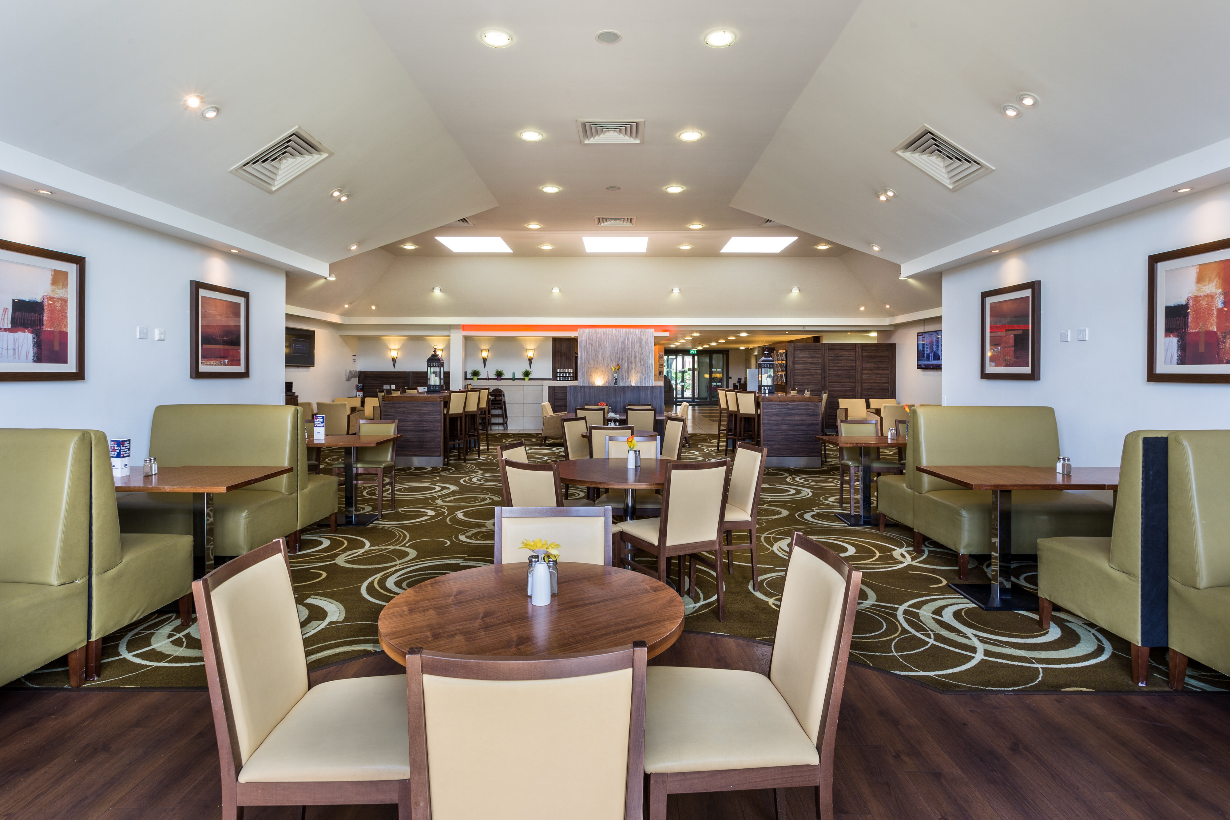 HOLIDAY INN EXPRESS COLCHESTER 24/33