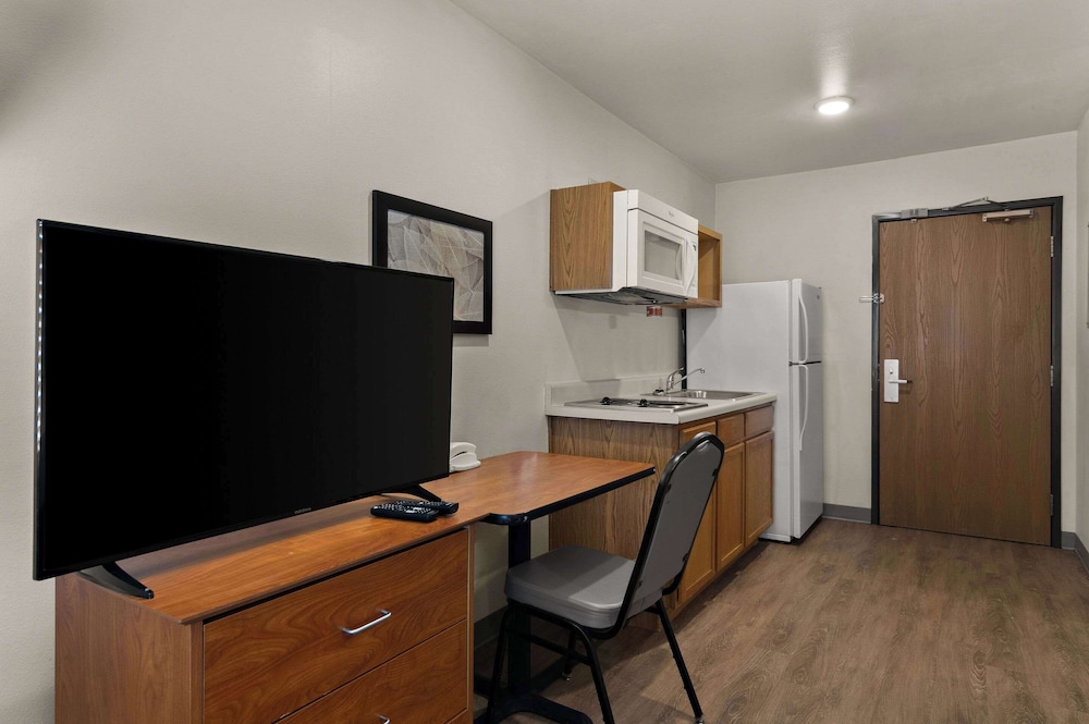 WoodSpring Suites Champaign near University 29/38