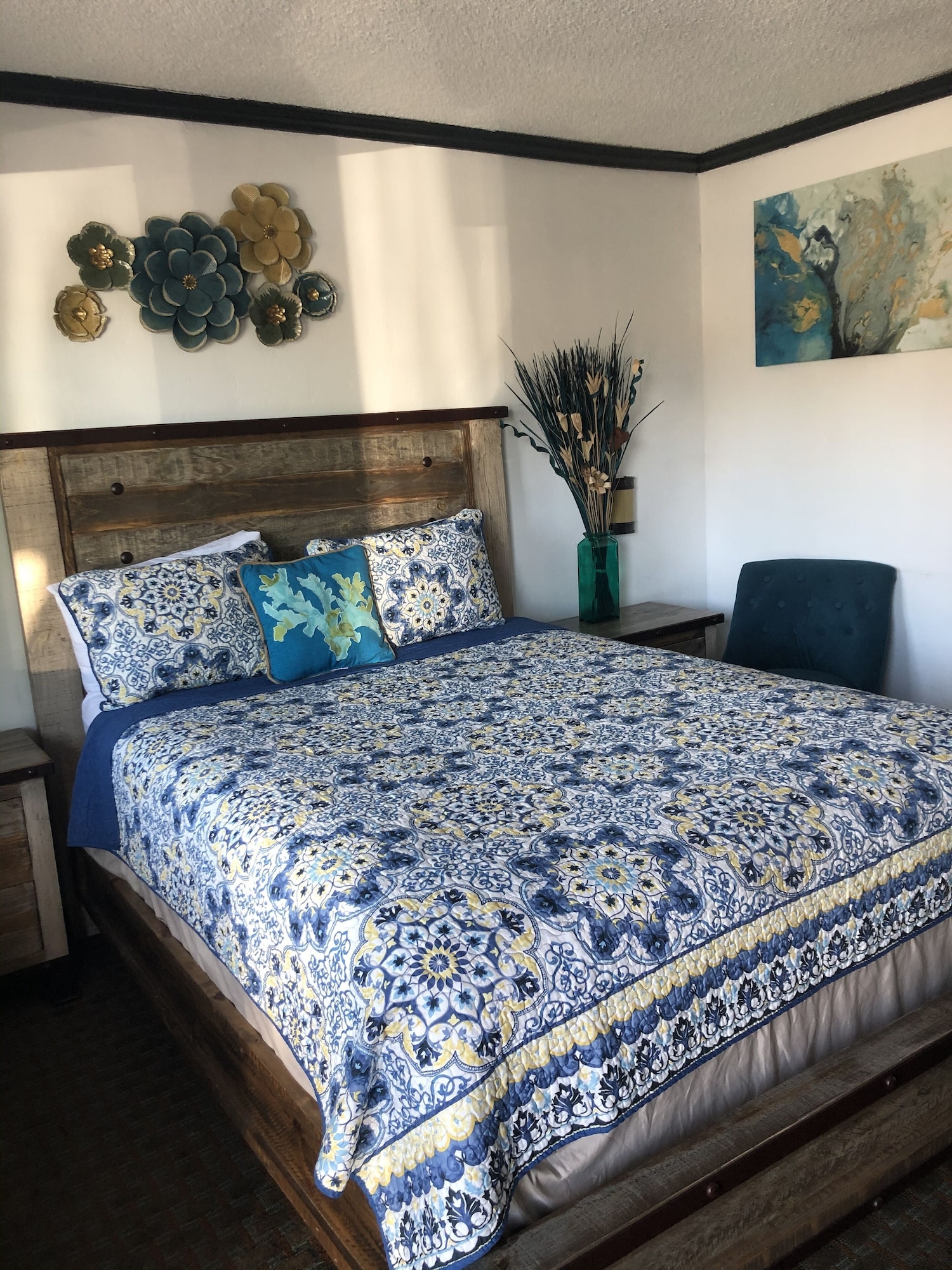 ROMANTIC, SUITE, QUEEN BED, HOT TUB