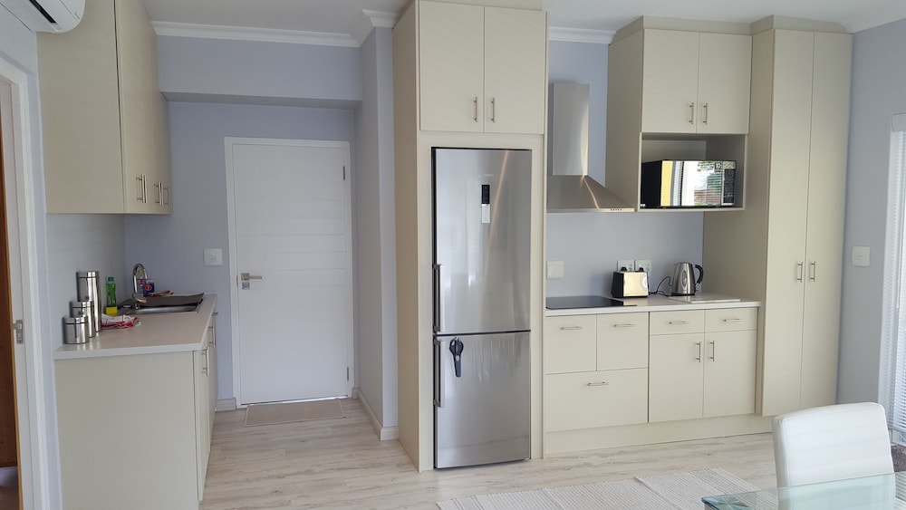 Constantia Cottages 50/50