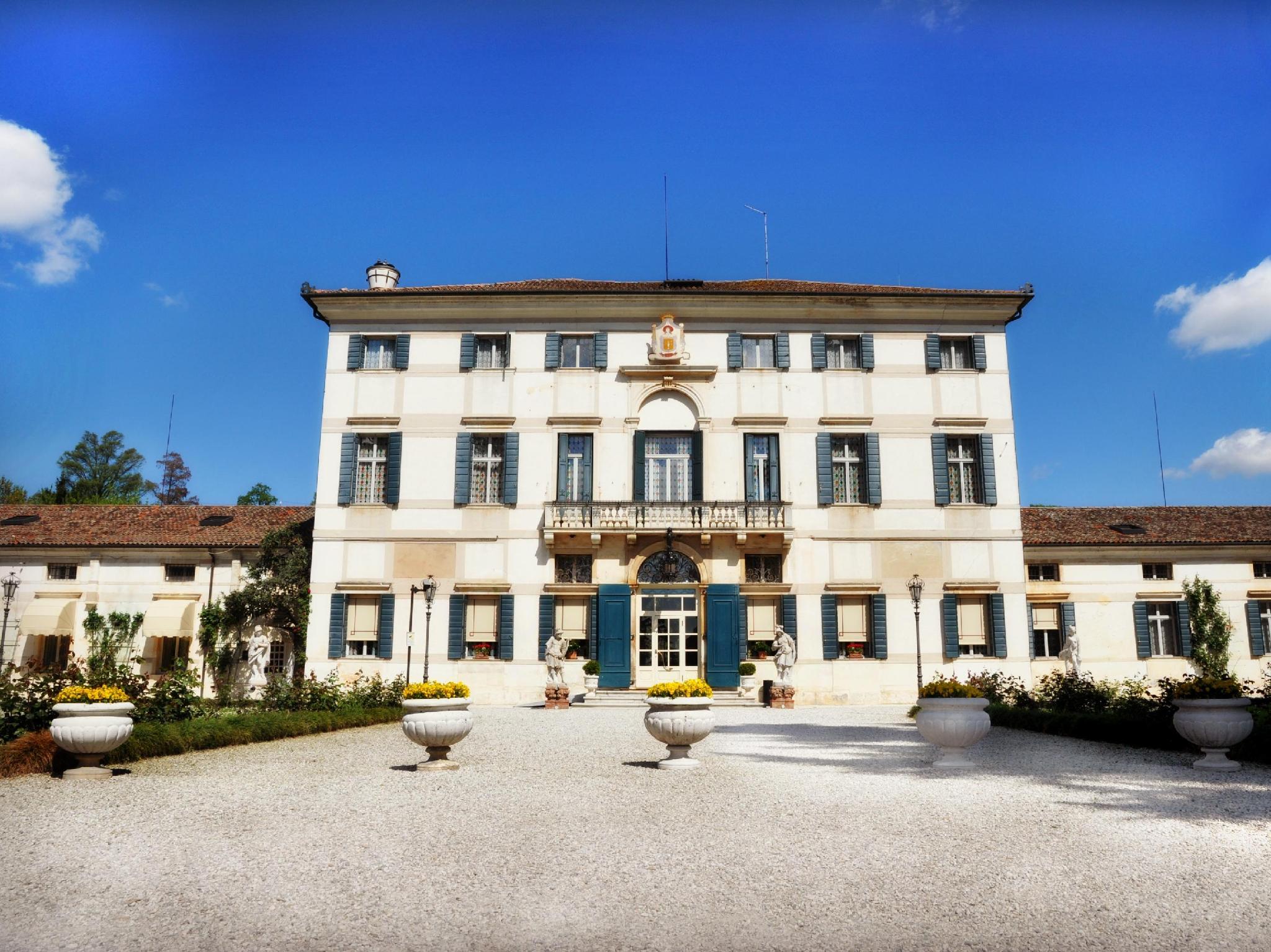 Villa Condulmer Hotel in MOGLIANO VENETO