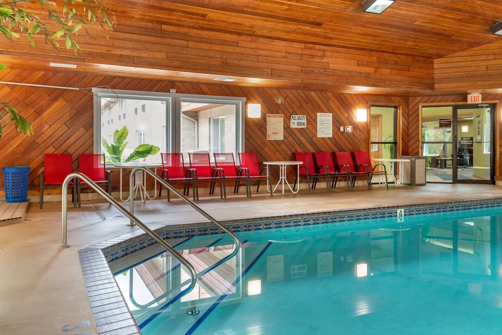 Coratel Inn & Suites by Jasper River Falls 34/60