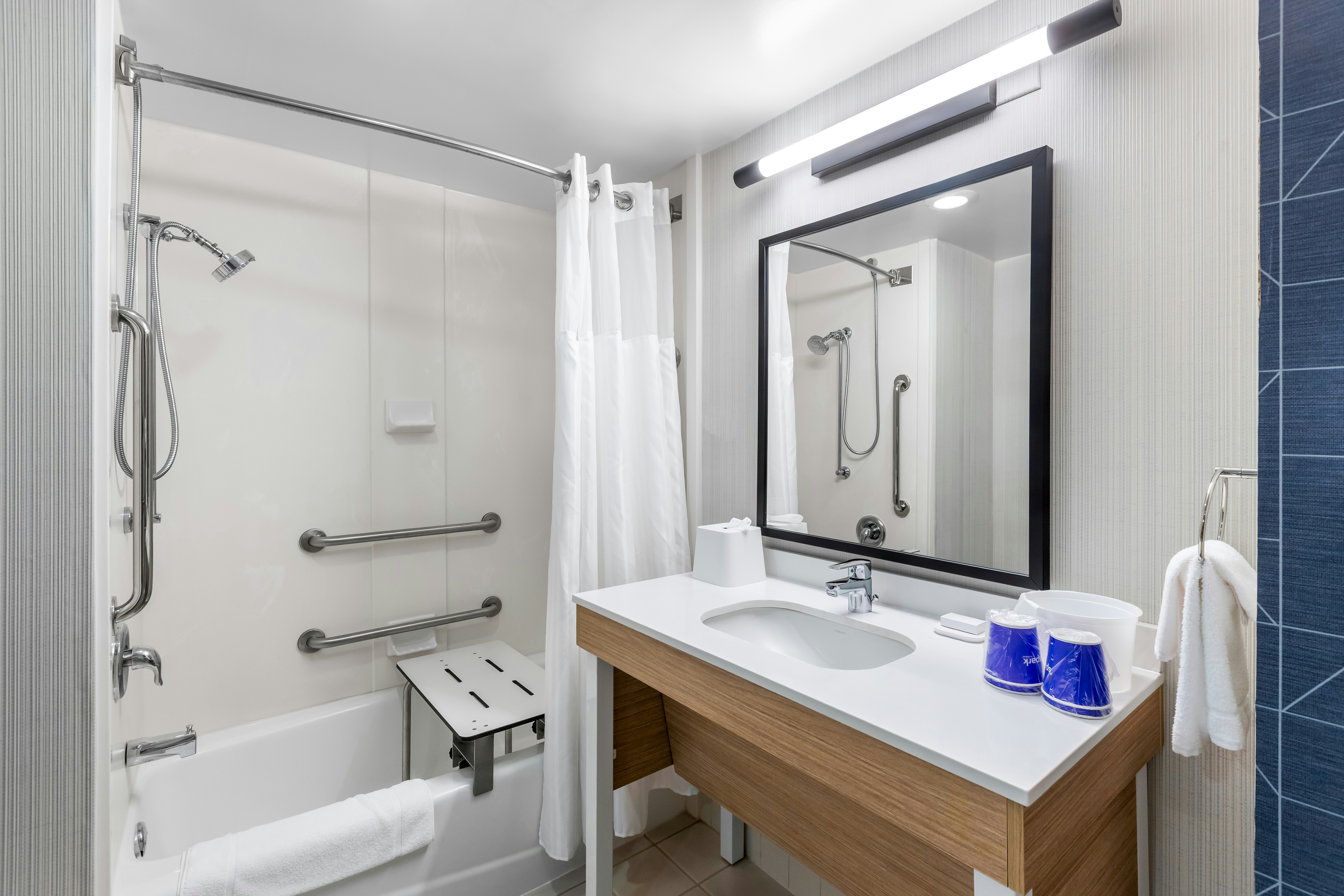 Room, King Bed, Accessible, Spark by Hilton Rock Hill 4/4