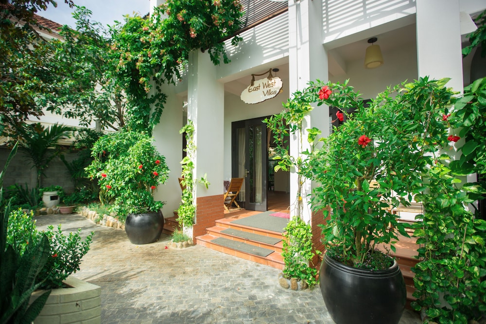 East West Villa 53/68
