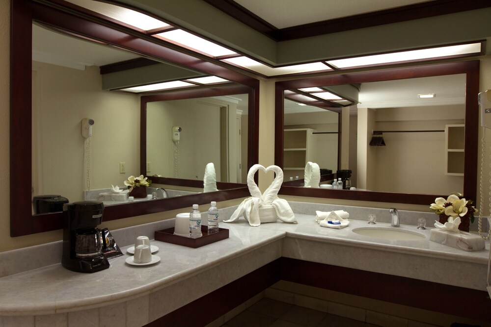 Estero Beach Hotel & Resort 30/70