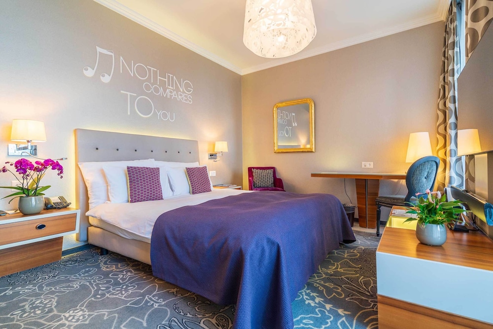 STYLE, DOUBLE BED, CITY VIEW