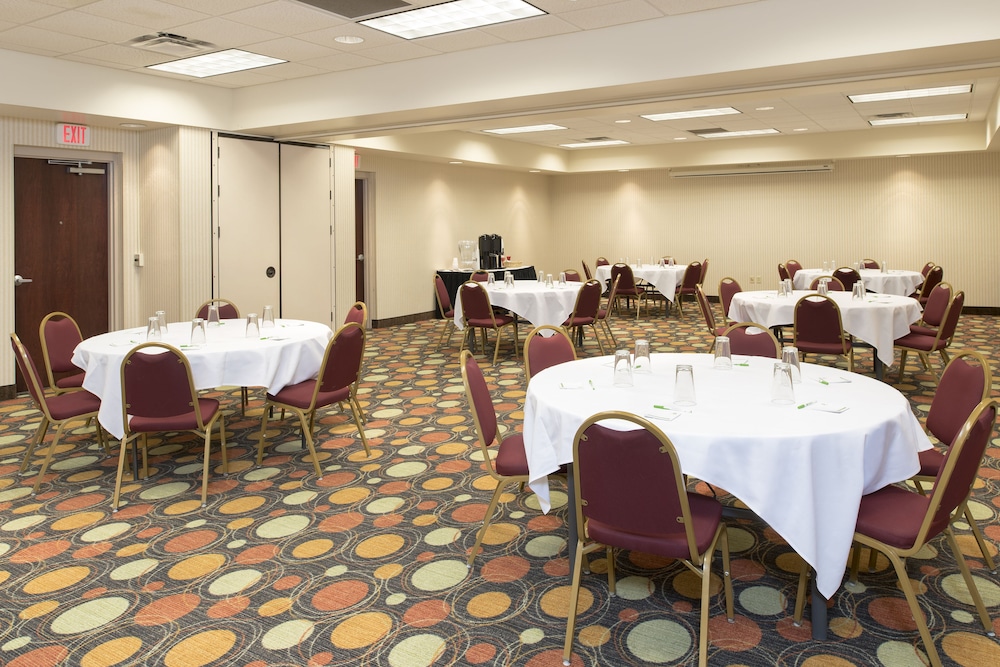Holiday Inn Toledo-Maumee(I-80/90) 46/58