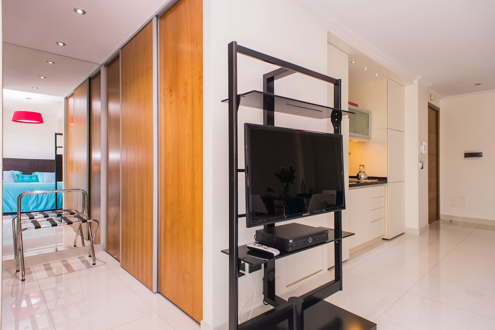 Soho Luxury Suites 8/99