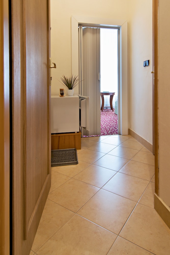 Hotel Romania 25/41