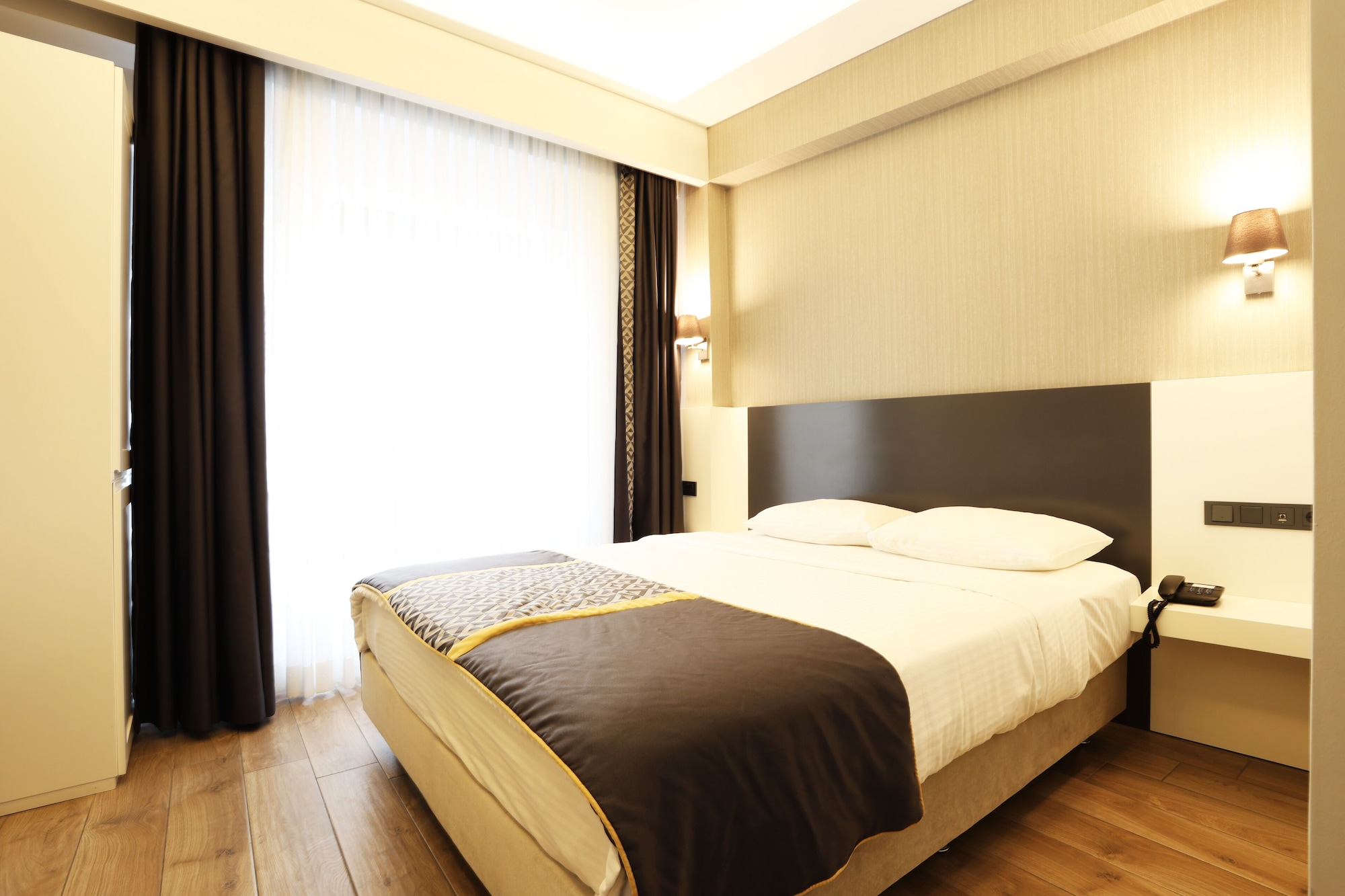 STUDIO, DOUBLE BED, KITCHEN