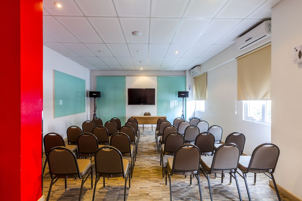 Monoloog Hotel Bekasi 17/19