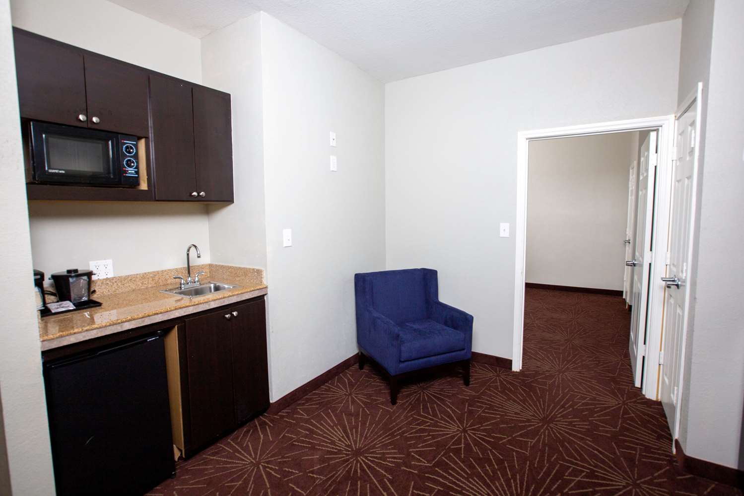 La Quinta Inn & Suites by Wyndham Houston East at Normandy 13/63