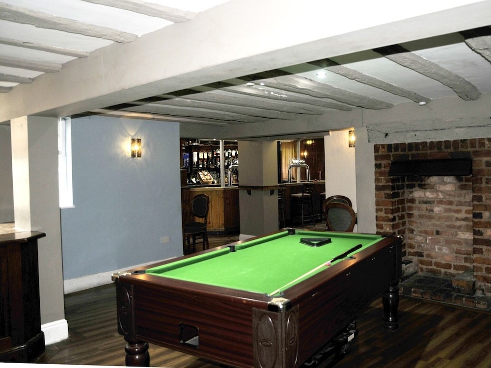 The Coach Hotel 24/34