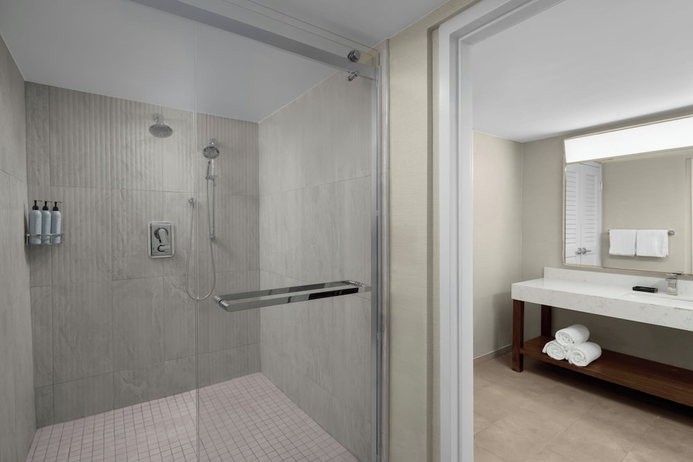 جناح بسرير كينج بشرفة بغرفة نوم واحدة مع أريكة، Courtyard Fort Lauderdale East Lauderdale By the Sea 8/8